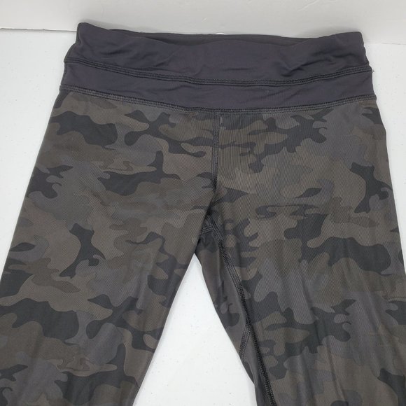 Lululemon Incognito Camo Multi Color Cropped Tight Legging Nulux SIZE 4. - Picture 3 of 15